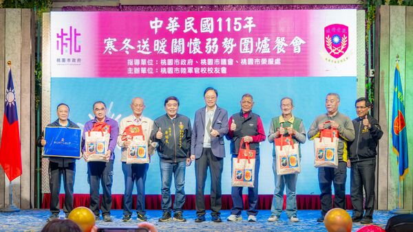 陸軍官校校友會寒冬送暖餐會 張善政肯定公私協力傳遞溫情 7 f 29313926 1