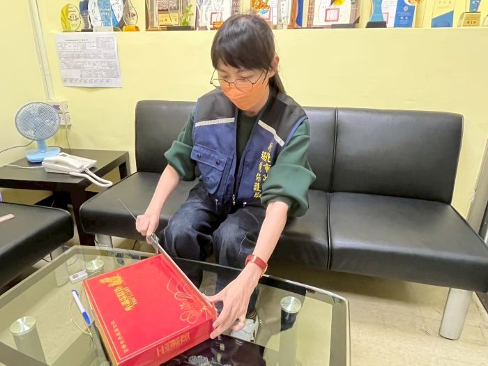 《圖說》新北環保局抽查300件禮盒商品有無過度包裝情形，抽查結果全數合格。〈環保局提供〉