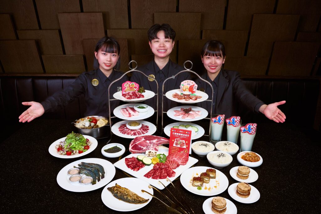 01 %E5%B1%8B%E9%A6%AC%E9%A4%90%E9%A3%B2%E9%9B%86%E5%9C%98%E8%BF%8E%E6%8E%A5 2026 %E9%A6%AC%E5%B9%B4%E4%B8%89%E5%93%81%E7%89%8C%E6%96%B0%E5%B9%B4%E9%99%90%E5%AE%9A%E8%8F%9C%E5%96%AE%E5%90%8C%E6%AD%A5%E7%99%BB%E5%A0%B4%E9%82%80%E8%AB%8B%E6%B0%91%E7%9C%BE%E6%96%B0%E6%98%A5%E5%9C%98%E5%9C%93%E9%96%8B%E5%B8%AD 1 1024x683 1