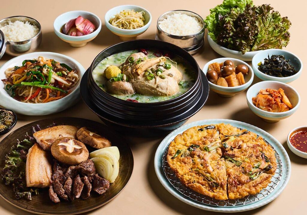 05 %E9%87%91%E9%9F%93%E9%A3%9F%E6%8E%A8%E5%87%BA%E5%85%83%E6%B0%A3%E4%BA%BA%E8%94%98%E6%96%B0%E5%B9%B4%E5%A5%97%E9%A4%90%E6%89%93%E9%80%A0%E7%86%B1%E9%AC%A7%E8%B1%90%E7%9B%9B%E7%9A%84%E9%9F%93%E5%BC%8F%E5%B9%B4%E7%AF%80%E9%A4%90%E6%A1%8C 5 1024x718 1