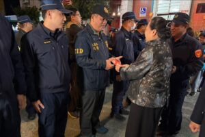 縣長徐榛蔚蒞臨吉安分局春節慰問 感謝警消與協勤民力守護鄉里安全 8 MEITU 20260209 220004038 300x200 1