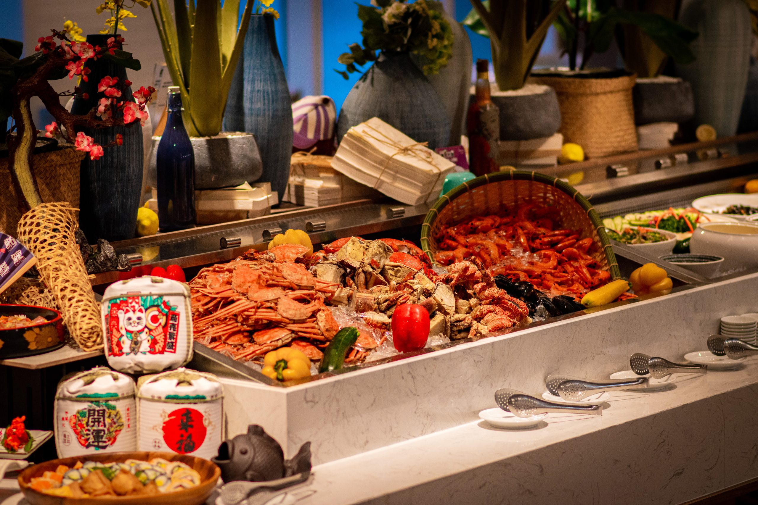 %E5%9C%96%E4%BA%8C%E6%B2%B3%E7%95%94%E9%A4%90%E5%BB%B3%E4%BB%A5%E8%B1%90%E5%AF%8C%E5%A4%9A%E5%85%83%E7%9A%84%E8%87%AA%E5%8A%A9%E9%A4%90%E6%AA%AF%E8%91%97%E7%A8%B1%E5%9A%B4%E9%81%B8%E6%96%B0%E9%AE%AE%E9%A3%9F%E6%9D%90%E5%BE%9E%E7%86%B1%E9%A3%9F%E5%86%B7%E7%9B%A4%E6%B2%99%E6%8B%89%E7%8F%BE%E5%88%87%E6%96%99%E7%90%86%E5%88%B0%E7%94%9C%E9%BB%9E%E8%88%87%E9%A3%B2%E5%93%81%E4%B8%80%E6%87%89%E4%BF%B1%E5%85%A8%E5%9C%96 %E5%B0%87%E6%8D%B7%E9%87%91%E9%AC%B1%E9%87%91%E9%A6%99%E9%85%92%E5%BA%97%E6%8F%90%E4%BE%9B scaled 1