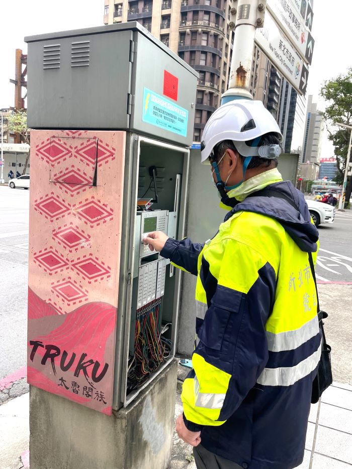 《圖說》新北市號誌維修作業。〈交通局提供〉