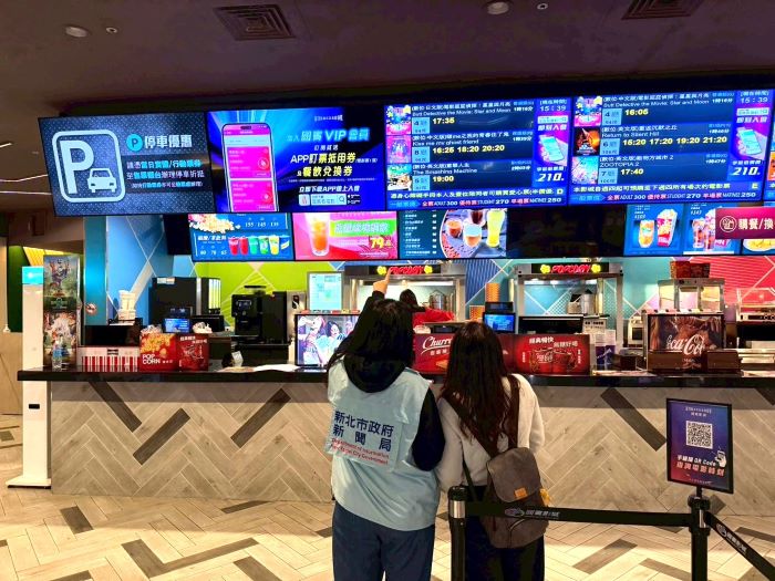 《圖說》新北市新聞局於春節前加強稽查轄內12家電影院，為民眾觀影安全把關。〈新聞局提供〉