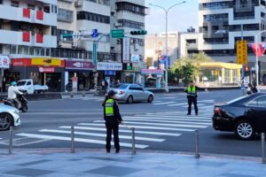 春節期間 信義商圈逛街採買及用餐人 車潮湧現 信義警呼籲民眾搭乘大眾運輸 8 MEITU 20260213 095203801 300x200 1