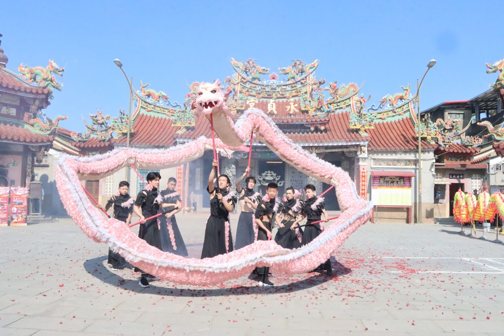 龍馬奔放苗栗炸起來記者會02 - 報新聞 Mega News %E9%BE%8D%E9%A6%AC%E5%A5%94%E6%94%BE%E8%8B%97%E6%A0%97%E7%82%B8%E8%B5%B7%E4%BE%86%E8%A8%98%E8%80%85%E6%9C%8302 1024x683 1