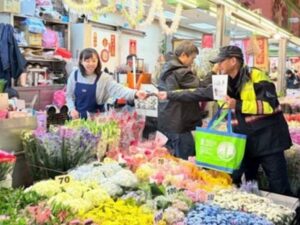 春節花市採買人氣旺 內湖警防詐 交安宣導賀新年 10 MEITU 20260214 101406154 300x225 1