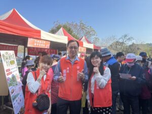 竹東親子健行賞櫻趣暨廉政宣導活動熱鬧登場 鎮長與政風室攜手向民眾拜年 3 1771054809523 300x225 1