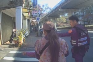 寒流中伸援手 內湖警護送長者平安返家 4 MEITU 20260217 092228620 300x200 1