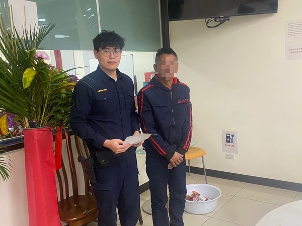 暖警即時伸援 楊梅、平鎮警助迷途移工與失智婦平安返家 5 f 29331221 1