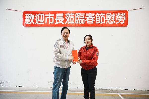 春節慰勞內壢分隊消防同仁 張善政:感謝堅守崗位守護市民安全 11 f 29331499 1