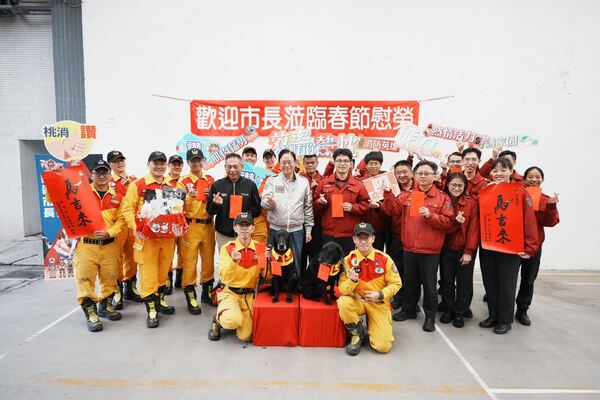 春節慰勞內壢分隊消防同仁 張善政:感謝堅守崗位守護市民安全 12 f 29331498 1