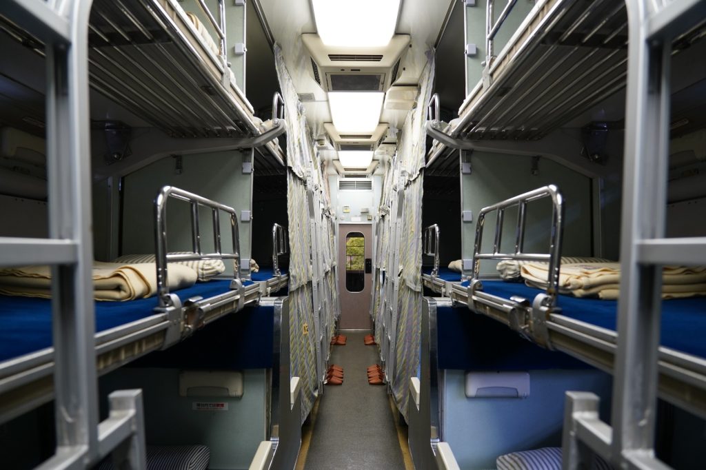 2月19日20日初三初四限時解鎖經典車廂帶領民眾入內一睹SP32865號莒光號與583系寢台電車風采圖為位於柴電工場車輛展區583系寢台電車內裝 - 報新聞 Mega News 2%E6%9C%8819%E6%97%A520%E6%97%A5%E5%88%9D%E4%B8%89%E5%88%9D%E5%9B%9B%E9%99%90%E6%99%82%E8%A7%A3%E9%8E%96%E7%B6%93%E5%85%B8%E8%BB%8A%E5%BB%82%E5%B8%B6%E9%A0%98%E6%B0%91%E7%9C%BE%E5%85%A5%E5%85%A7%E4%B8%80%E7%9D%B9SP32865%E8%99%9F%E8%8E%92%E5%85%89%E8%99%9F%E8%88%87583%E7%B3%BB%E5%AF%A2%E5%8F%B0%E9%9B%BB%E8%BB%8A%E9%A2%A8%E9%87%87%E5%9C%96%E7%82%BA%E4%BD%8D%E6%96%BC%E6%9F%B4%E9%9B%BB%E5%B7%A5%E5%A0%B4%E8%BB%8A%E8%BC%9B%E5%B1%95%E5%8D%80583%E7%B3%BB%E5%AF%A2%E5%8F%B0%E9%9B%BB%E8%BB%8A%E5%85%A7%E8%A3%9D 1024x682 1