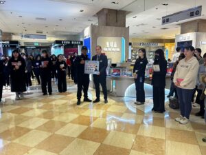 馬年新春不 馬 虎 中正一警進駐新光三越 宣導 酒後不上馬 識詐守荷包 5 %E4%B8%80 201 300x225 1