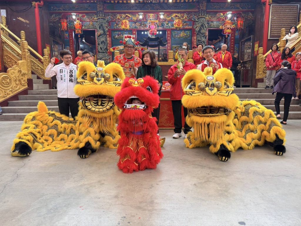 馬年好事發生!副市長邱佩琳祈福送紅包 祝市民財運亨通 4 S 510959654 1024x768 1