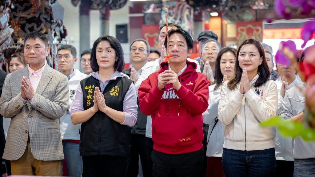 賴清德初三赴苗栗永貞宮發福袋 祈願國泰民安地方發展 4 %E7%B8%BD%E7%B5%B1%E5%89%8D%E5%BE%80%E6%B0%B8%E8%B2%9E%E5%AE%AE%E5%8F%83%E9%A6%99%E7%99%BC%E6%94%BE%E7%A6%8F%E8%A2%8B00002 1024x576 1