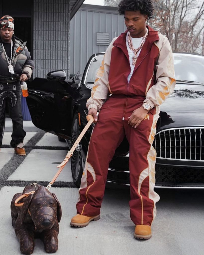 S 9019409 0 820x1024 1