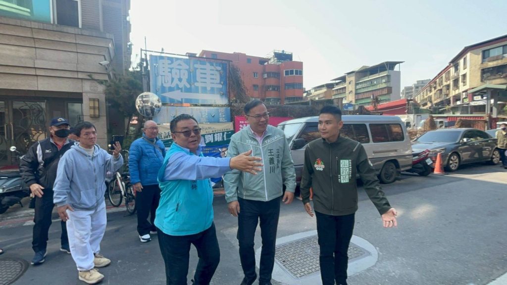 王義川力挺張銘祐 艋舺福興宮湧百人相挺 9 1771755597982 1024x576 1