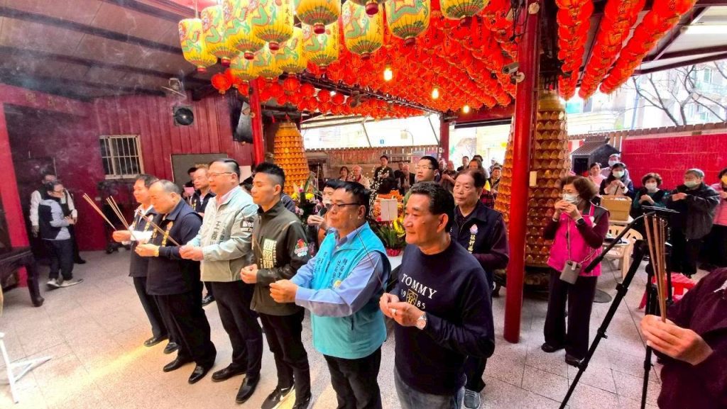 王義川力挺張銘祐 艋舺福興宮湧百人相挺 10 1771755600794 1024x577 1