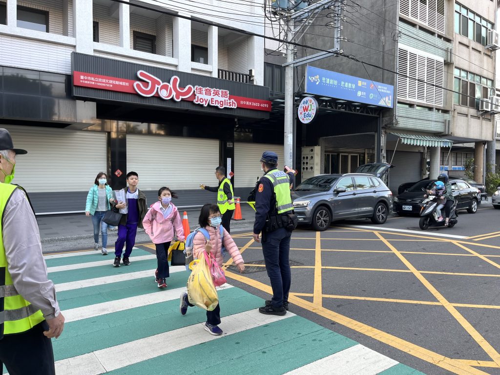 最長寒假畫句點!清水警啟動「護童專案」 分局長親送防暴寶卡守護學童 2 1045511 1024x768 1