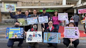 迎接開學首日 中正二警察總動員 為學童上 下學安全把關 4 1771811035295 300x169 1