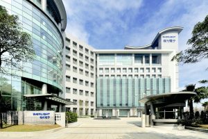 圖為億光電子樹林總部_Fotor - 報新聞 Mega News %E5%9C%96%E7%82%BA%E5%84%84%E5%85%89%E9%9B%BB%E5%AD%90%E6%A8%B9%E6%9E%97%E7%B8%BD%E9%83%A8 Fotor 1 300x200 1