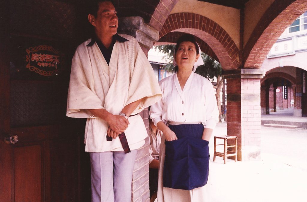 %E5%A4%A9%E9%A6%AC%E8%8C%B6%E6%88%BF%E6%95%85%E4%BA%8B%E5%8D%B3%E6%98%AF%E4%BB%A5228%E4%BA%8B%E4%BB%B6%E7%9A%84%E5%BC%95%E7%88%86%E9%BB%9E%E5%A4%A9%E9%A6%AC%E8%8C%B6%E6%88%BF%E7%82%BA%E8%83%8C%E6%99%AF%E5%9C%96%E5%B7%A6%E8%B5%B7%E9%BE%8D%E5%8A%AD%E8%8F%AF%E9%99%B3%E6%B7%91%E8%8A%B3%E9%B4%BB%E8%81%AF%E5%9C%8B%E9%9A%9B%E9%96%8B%E7%99%BC%E8%82%A1%E4%BB%BD%E6%9C%89%E9%99%90%E5%85%AC%E5%8F%B8 1024x675 1