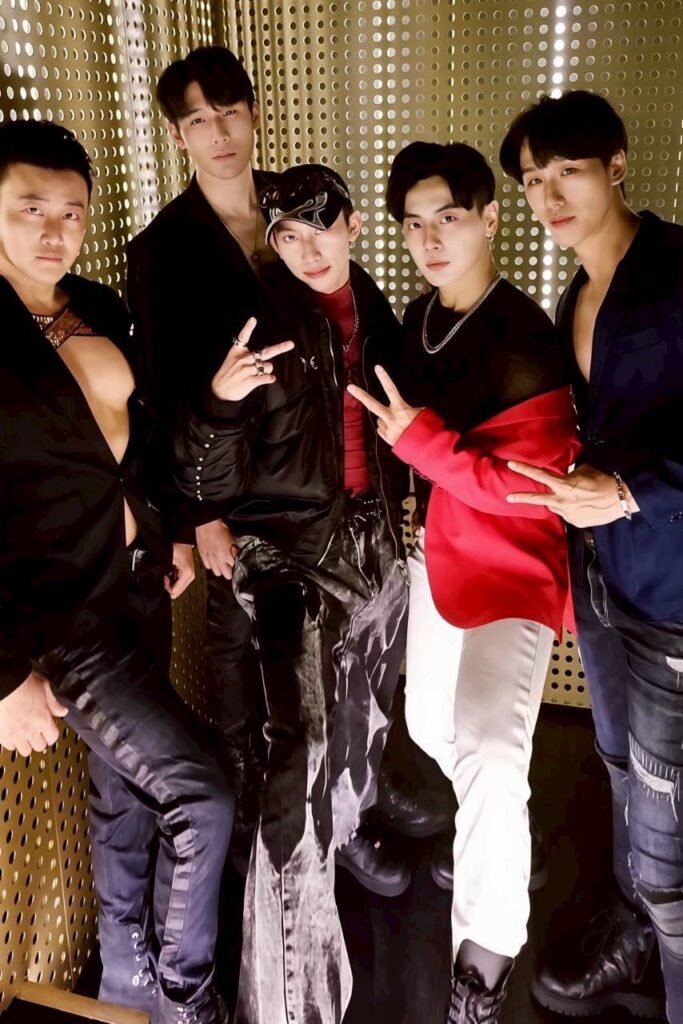 S 238403599 683x1024 1