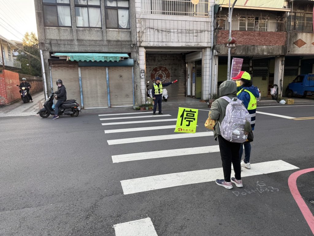 苗栗大湖警分局配合轄區各國中小上下學護童專案 4 S 512892958 0 1024x768 1