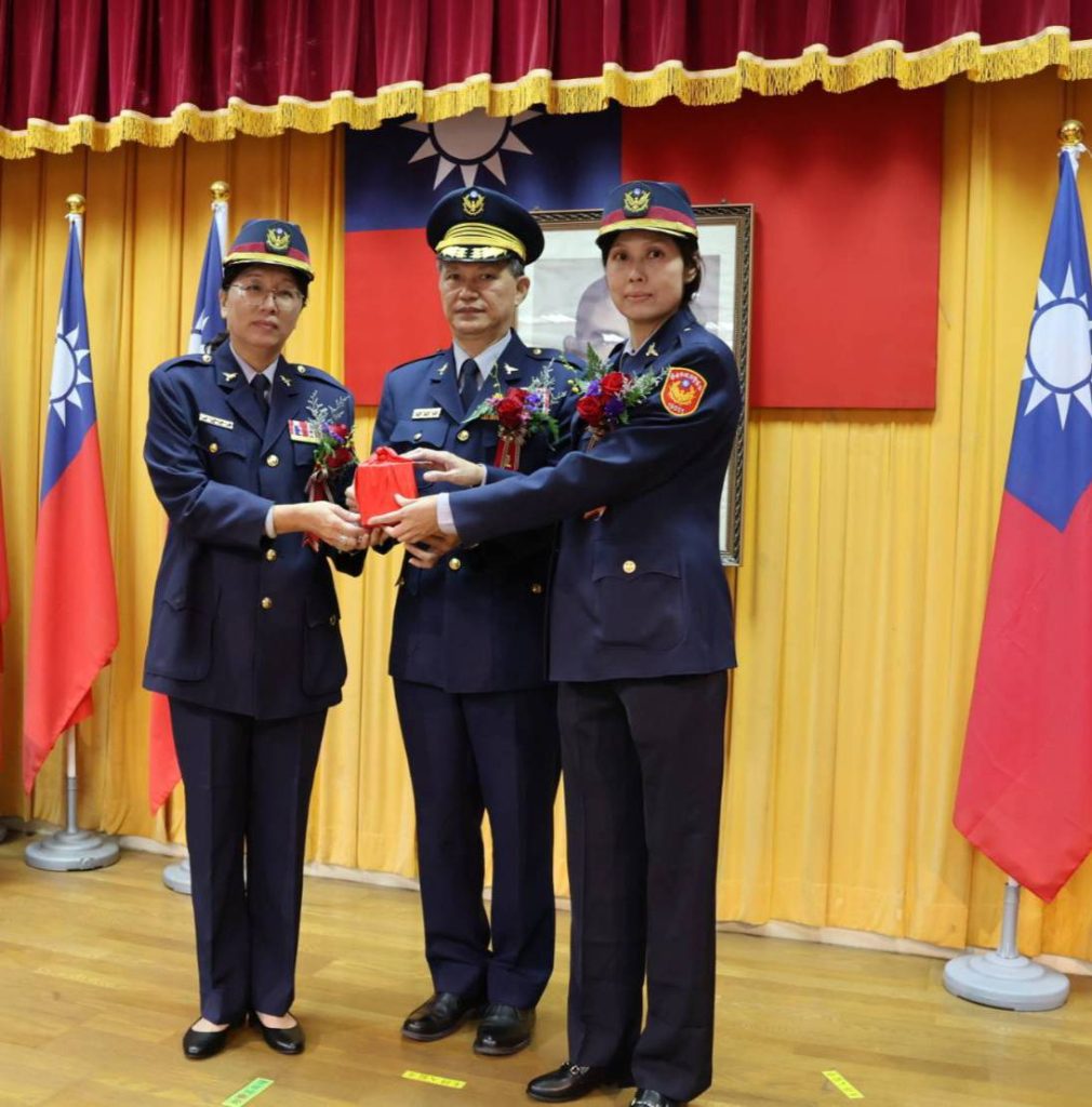 臺南市政府警察局婦幼警察隊卸任、新任隊長布達交接典禮 6 S 513523719 1010x1024 1