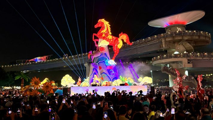 《圖說》主燈秀璀璨奪目的主燈秀。〈民政局提供〉