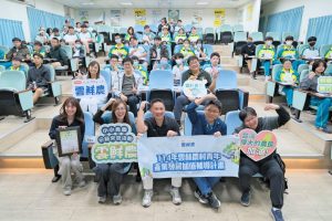 百大青農的下一站:你,也可以是青農練習生! 青年產業經營分享暨經驗傳承活動挺進西螺農工職校 16 %E5%9C%96%E4%B8%80%E9%9D%92%E5%B9%B4%E7%94%A2%E6%A5%AD%E7%B6%93%E7%87%9F%E5%88%86%E4%BA%AB%E6%9A%A8%E7%B6%93%E9%A9%97%E5%82%B3%E6%89%BF%E6%B4%BB%E5%8B%95%E5%85%A8%E9%AB%94%E5%A4%A7%E5%90%88%E7%85%A7%E8%A6%8B%E8%AD%89%E9%9D%92%E8%BE%B2%E8%88%87%E5%B8%AB%E7%94%9F%E4%BA%A4%E6%B5%81%E7%9A%84%E9%87%8D%E8%A6%81%E6%99%82%E5%88%BB Fotor 300x200 1