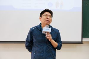 百大青農的下一站:你,也可以是青農練習生! 青年產業經營分享暨經驗傳承活動挺進西螺農工職校 17 %E5%9C%96%E4%BA%8C%E9%9B%B2%E6%9E%97%E7%B8%A3%E6%94%BF%E5%BA%9C%E8%BE%B2%E6%A5%AD%E8%99%95%E8%88%89%E8%BE%A6%E9%9D%92%E5%B9%B4%E7%94%A2%E6%A5%AD%E7%B6%93%E7%87%9F%E5%88%86%E4%BA%AB%E6%9A%A8%E7%B6%93%E9%A9%97%E5%82%B3%E6%89%BF%E6%B4%BB%E5%8B%95%E9%9B%B2%E6%9E%97%E7%B8%A3%E6%94%BF%E5%BA%9C%E8%BE%B2%E6%A5%AD%E8%99%95%E8%94%A1%E8%80%BF%E5%AE%87%E5%89%AF%E8%99%95%E9%95%B7%E9%96%8B%E5%A0%B4%E8%87%B4%E8%A9%9E Fotor 300x200 1