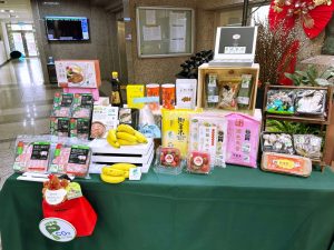 助農民與業者開拓永續新商機 中衛中心運用跨產業低碳輔導能量並導入數位工具打造碳標籤農產品 4 %E5%9C%96%E4%BA%8C%E7%8F%BE%E5%A0%B4%E5%B1%95%E5%87%BA%E5%A4%9A%E9%A0%85%E5%8F%96%E5%BE%97%E7%A2%B3%E6%A8%99%E7%B1%A4%E4%B9%8B%E8%BE%B2%E7%94%A2%E5%93%81%E5%A6%82%E8%8F%87%E9%A1%9E%E8%8D%89%E8%8E%93%E7%B1%B3%E8%9B%8B%E8%82%89%E5%93%81%E7%AD%89%E5%91%88%E7%8F%BE%E7%A2%B3%E8%B3%87%E8%A8%8A%E8%B5%B0%E5%85%A5%E5%B8%82%E5%A0%B4%E5%8F%8A%E6%B6%88%E8%B2%BB%E6%B1%BA%E7%AD%96%E7%9A%84%E6%88%90%E6%9E%9C Fotor 300x225 1