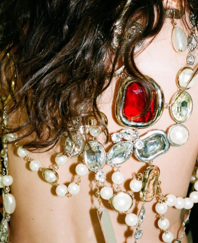 《時尚 究竟是親密,還是權力》 9 Givenchy00004 832x1024 1