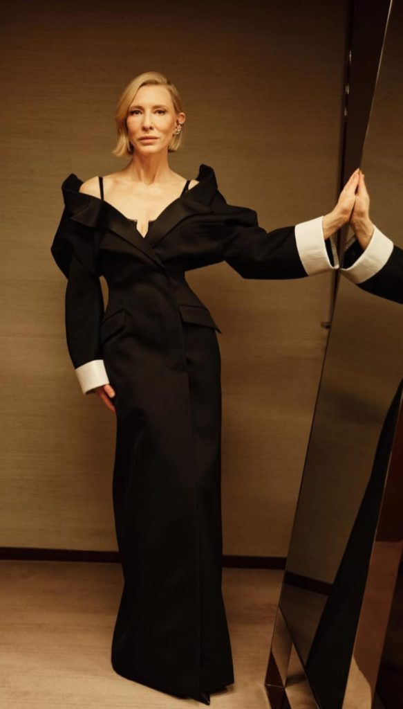 《時尚 究竟是親密,還是權力》 10 Givenchy00005 583x1024 1