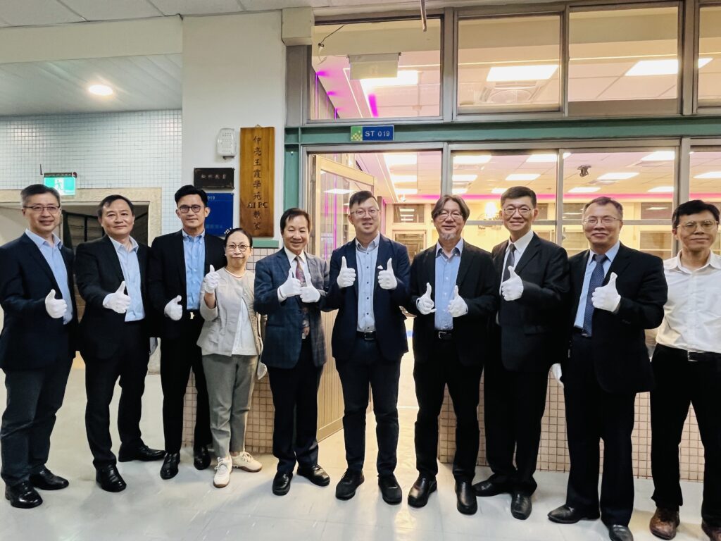 %E5%9C%96%E8%AA%AA%E4%B8%89%E6%9D%B1%E6%B5%B7%E5%A4%A7%E5%AD%B8%E6%A0%A1%E9%95%B7%E5%BC%B5%E5%9C%8B%E6%81%A9%E5%B7%A65%E5%8F%B0%E4%B8%AD%E5%B8%82%E6%95%B8%E4%BD%8D%E7%99%BC%E5%B1%95%E5%B1%80%E5%B1%80%E9%95%B7%E6%9E%97%E8%B0%B7%E9%9A%86%E5%B7%A66ASUS%E7%B8%BD%E7%B6%93%E7%90%86%E5%BB%96%E9%80%B8%E7%BF%94 1024x768 1