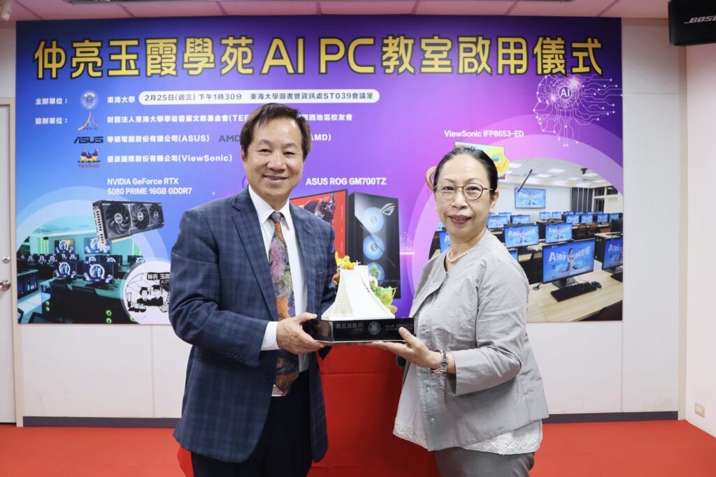 %E5%9C%96%E8%AA%AA%E4%BA%8C%E6%8D%90%E8%B4%88%E8%80%85%E5%AE%B6%E5%B1%AC%E8%91%89%E6%99%AF%E6%96%87%E5%A5%B3%E5%A3%AB%E5%8F%B3%E4%BB%A3%E8%A1%A8%E5%87%BA%E5%B8%AD%E4%B8%A6%E6%84%9F%E6%80%A7%E5%88%86%E4%BA%AB%E5%8F%94%E5%8F%94%E8%88%87%E5%AC%B8%E5%AC%B8%E7%9A%84%E6%95%85%E4%BA%8B%E5%A5%B9%E8%A1%A8%E7%A4%BA%E6%9D%B1%E6%B5%B7 1024x683 1