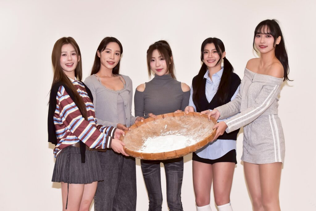 啦啦隊女孩滾元宵初體驗!各務礼美奈、謝予容(容容)、貝拉、十一、棠棠 6 S 238575976 1024x683 1