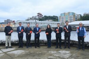 %E4%B8%89 64 300x200 1