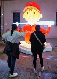 2026%E5%8F%B0%E5%8C%97%E7%87%88%E7%AF%80%E7%99%BB%E5%A0%B4%E9%A0%82%E6%96%B0%E5%92%8C%E5%BE%B7%E6%96%87%E6%95%99%E5%9F%BA%E9%87%91%E6%9C%83%E6%94%9C%E6%89%8B%E5%91%B3%E5%85%A8%E9%BE%8D%E6%89%93%E9%80%A0%E5%8F%B0%E5%8C%97%E4%B8%BB%E5%A0%B4%E5%A5%94%E9%BE%8D%E8%80%8C%E4%B8%8A%E7%87%88%E7%B5%84 1 216x300 1