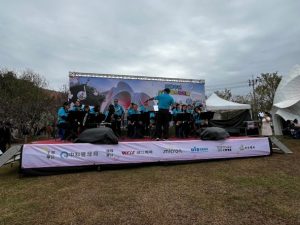 %E5%9C%96%E7%89%8711 %E5%90%8E%E9%87%8C%E5%9C%A8%E5%9C%B0%E6%A8%82%E5%9C%98%E5%90%8E%E9%87%8C%E6%98%9F%E5%85%89%E8%96%A9%E5%85%8B%E6%96%AF%E9%A2%A8%E6%A8%82%E5%9C%98%E7%B2%BE%E5%BD%A9%E8%A1%A8%E6%BC%94 300x225 1 1