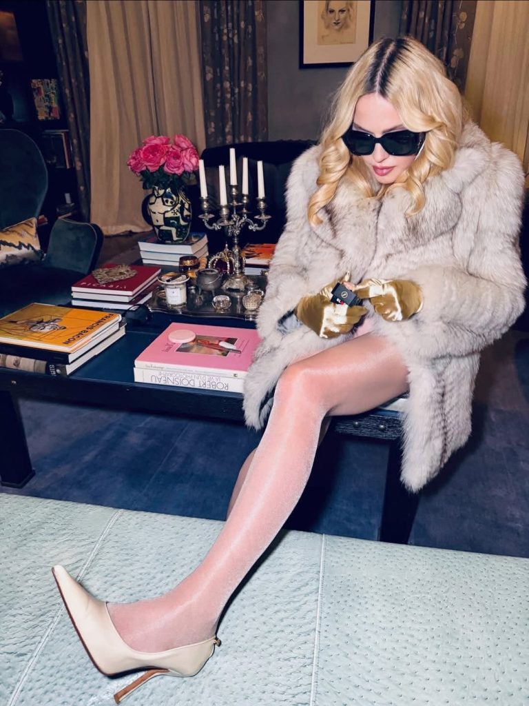 S 9625605 0 768x1024 1