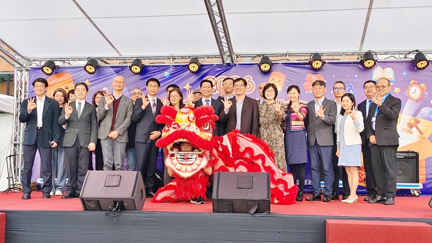 %E5%9C%96%E4%B8%80%E9%A6%96%E5%BA%A6%E8%88%89%E8%BE%A6%E7%9A%842026%E9%96%8B%E7%AE%B1%E6%9D%B1%E5%90%B3%E5%8D%9A%E8%A6%BD%E6%9C%83%E5%90%B8%E5%BC%95%E7%9C%BE%E5%A4%9A%E9%AB%98%E4%B8%AD%E7%94%9F%E8%88%87%E5%AE%B6%E9%95%B7%E5%8F%83%E8%88%87