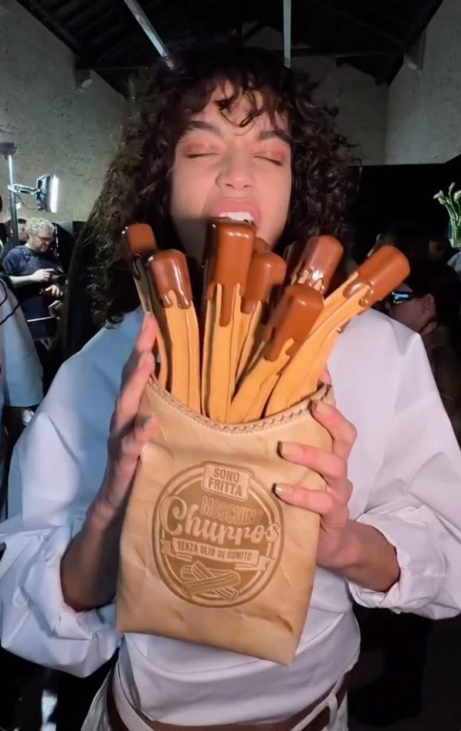 S 9658395 0 646x1024 1 1