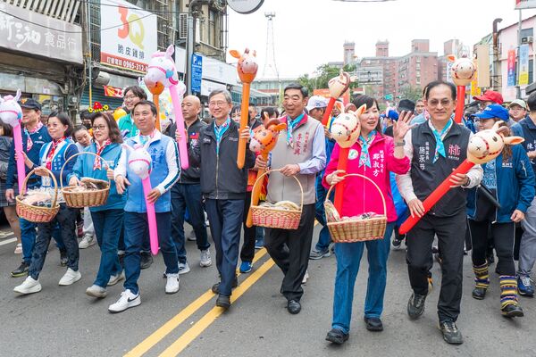 靚靚楊梅熱鬧踩街 王明鉅:邀市民賞燈同樂慶元宵 7 f 29349384 1