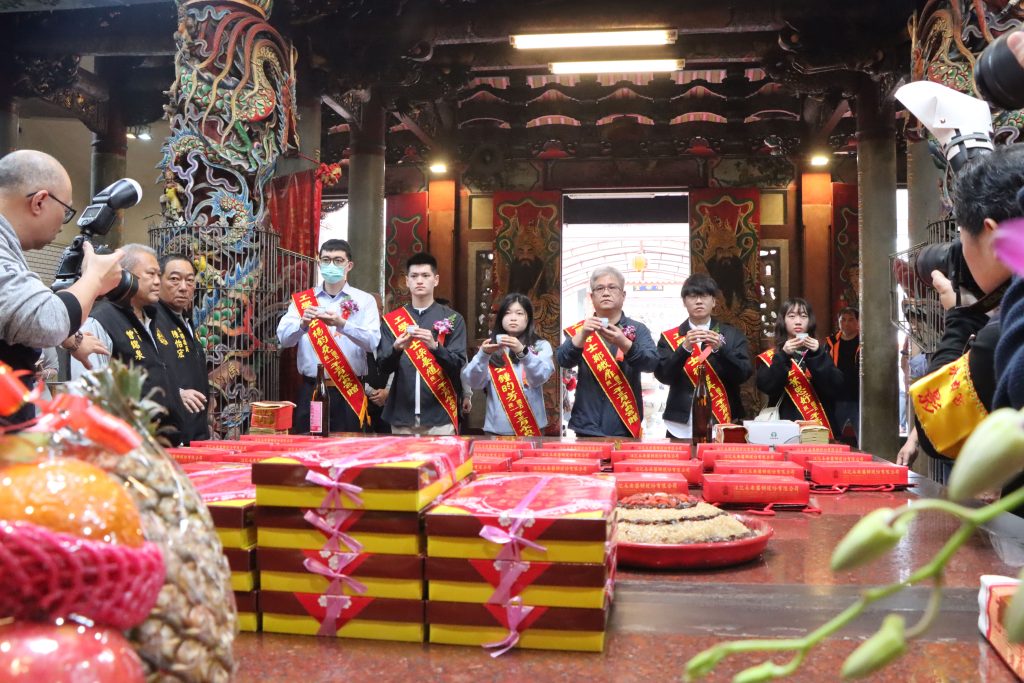 %E5%A3%AB%E5%AD%90%E4%B8%89%E7%8D%BB%E7%A6%AE 1024x683 1