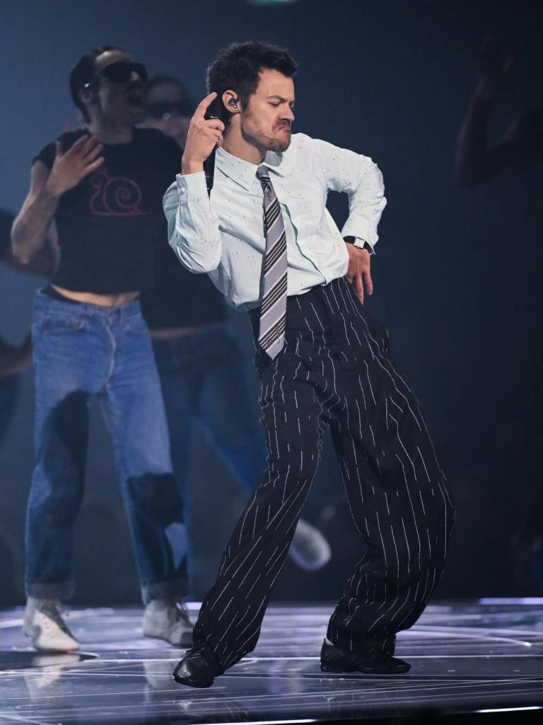 S 9699355 0 768x1024 1