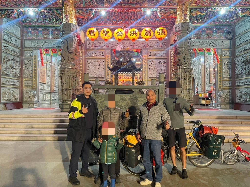 法國一家三口單車環島遇困 龍津警暖心協助住宿 4 S 515350568 0 1024x768 1