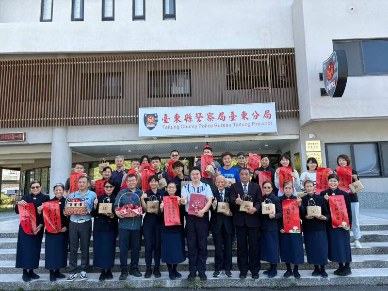 慈濟臺東慈警會贈福袋 溫暖警心 3 S 515907740 0